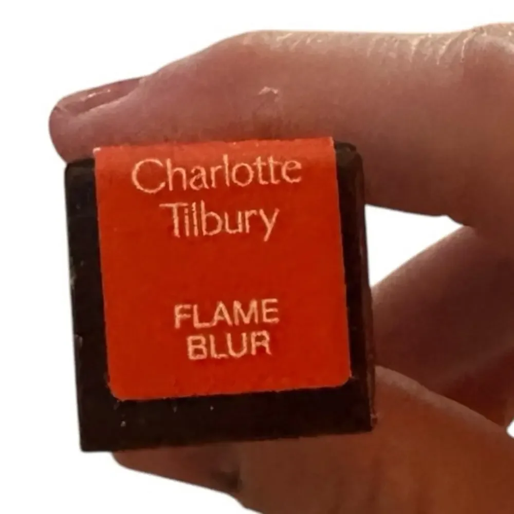 Charlotte Tilbury Airbrush Flawless Matte Lip Blur Liquid Lipstick 